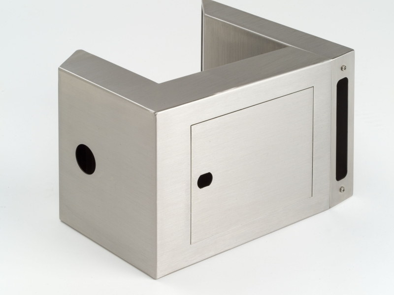 Ansicht von hinten von seitlich liegendem Edelstahl-Gehäuse (Schweißbaugruppe) für Spirituosenportionieranlage