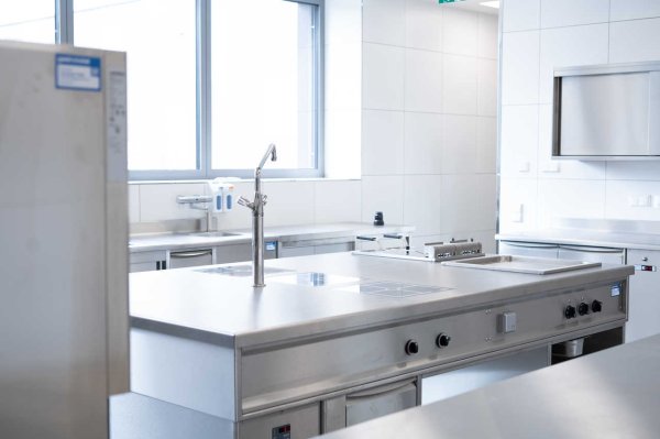 Mittelherd von Metagro mit Einbau-Geräten von Berner