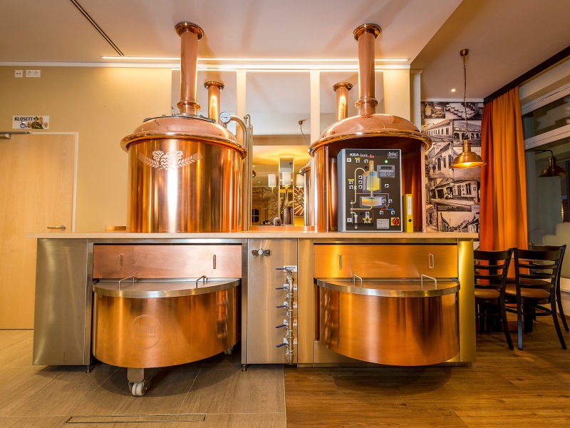 Design-Brauanlage mit Kupfer im Sichtbereich für Einsatz in Gastraum/Gaststube