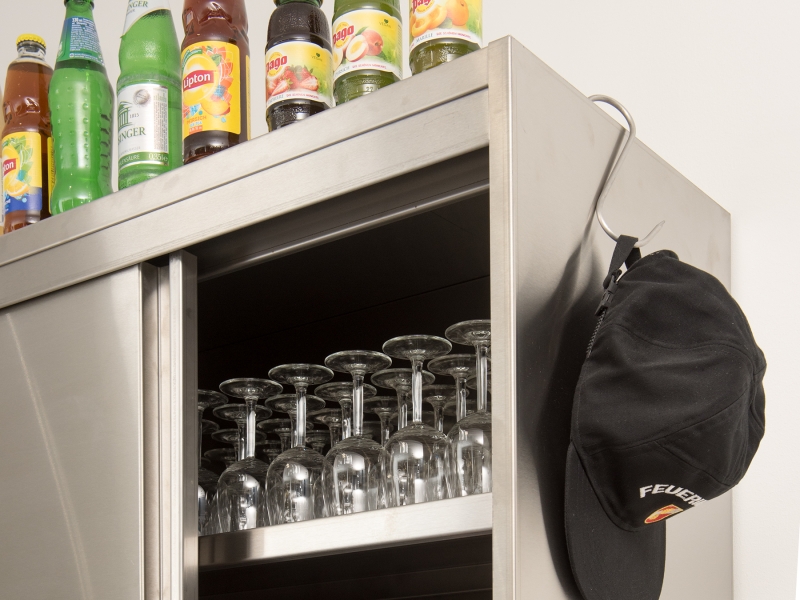 Detail-Aufnahme von Wandhängeschrank mit Schiebetür (ausgeführt in Schiebetür)