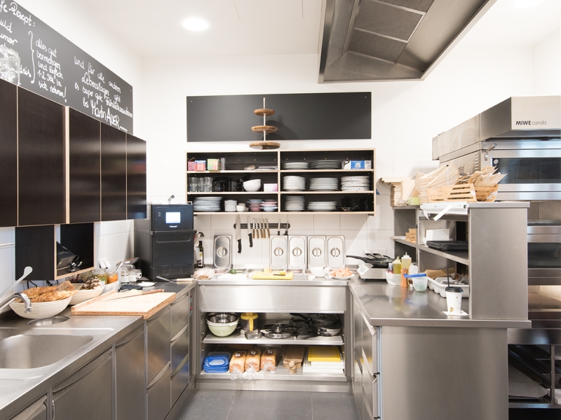 Vorbereitungsküche in Edelstahl